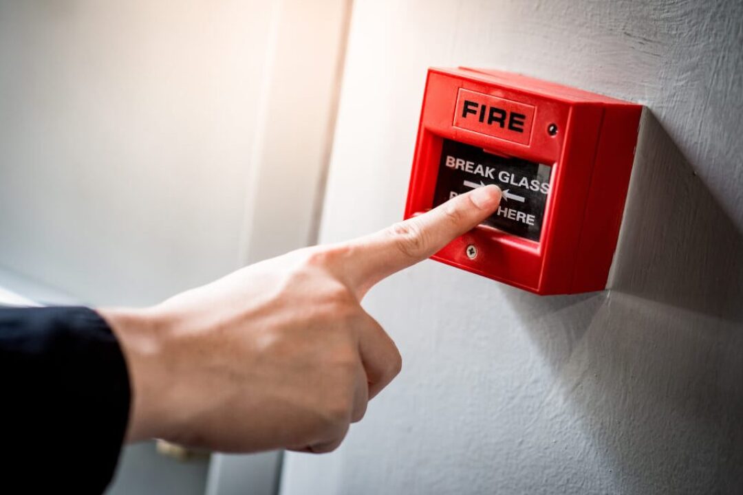 Manual Call Point vs Automatic Fire Alarm Devices: A Complete Guide for Pakistan